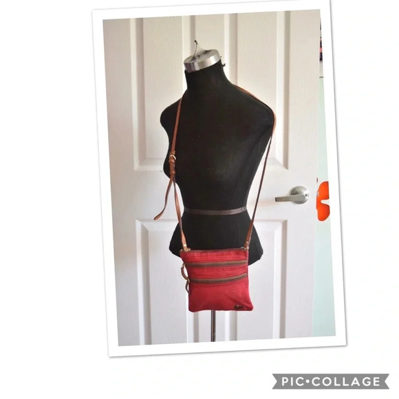 Dooney & Bourke triple zip cross body bag - Picture 1 of 8
